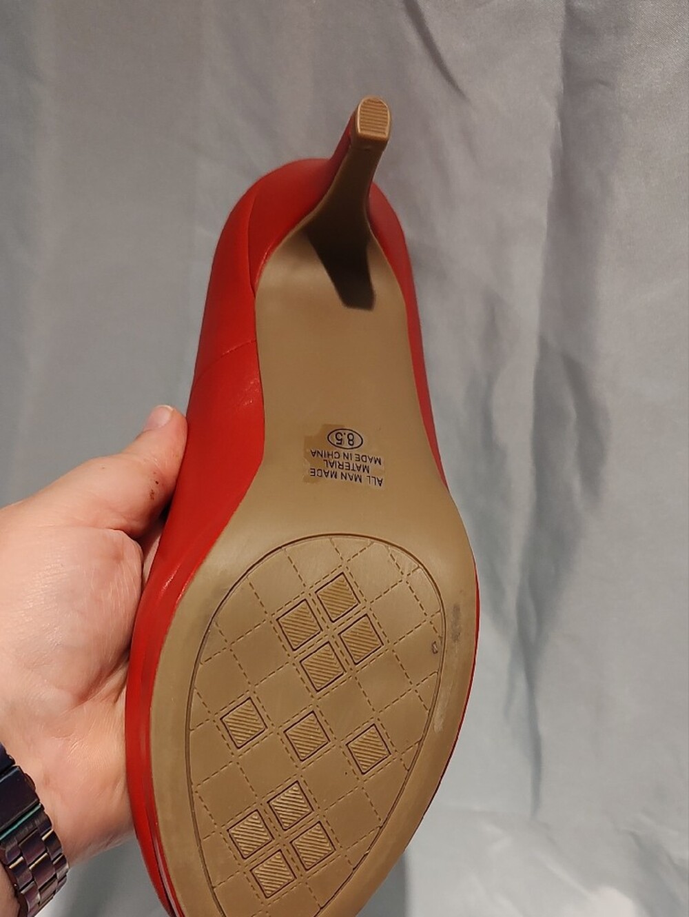 Soda Women's Red Round-Toe Mid Heel Pumps - Picture 3 of 4